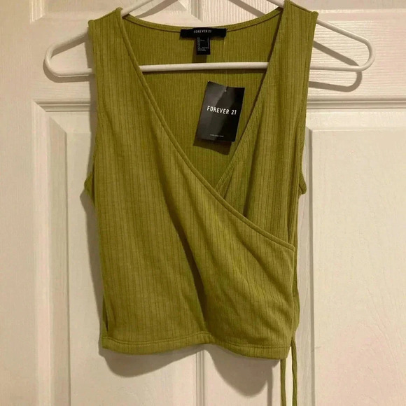 Forever 21 Tops - New Forever 21 Women’s Green Crop Top Sleeveless Sz. Small NWT